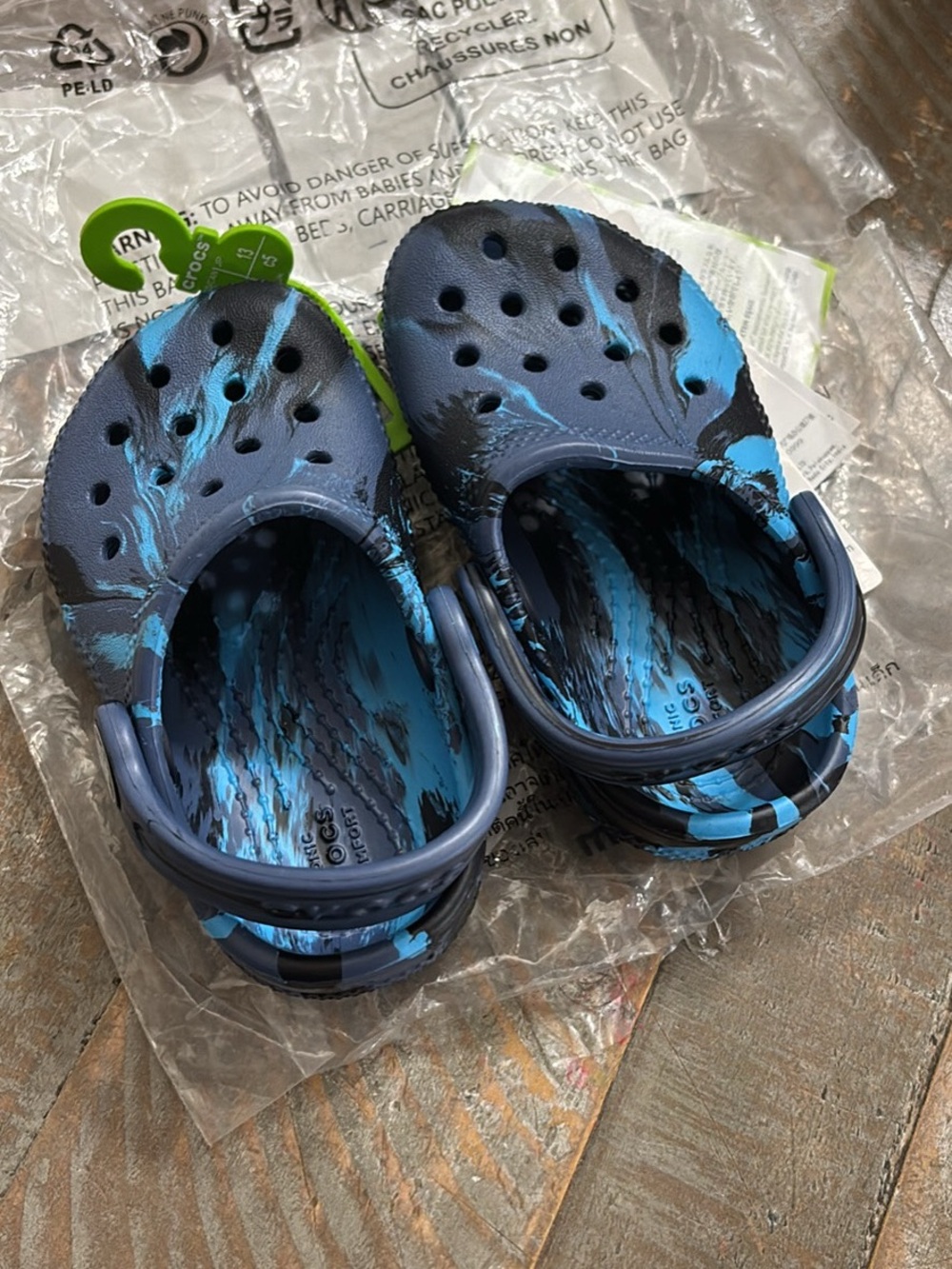 CROCS Kids Marble-Pattern Clogs in Navy and Bright Blue
